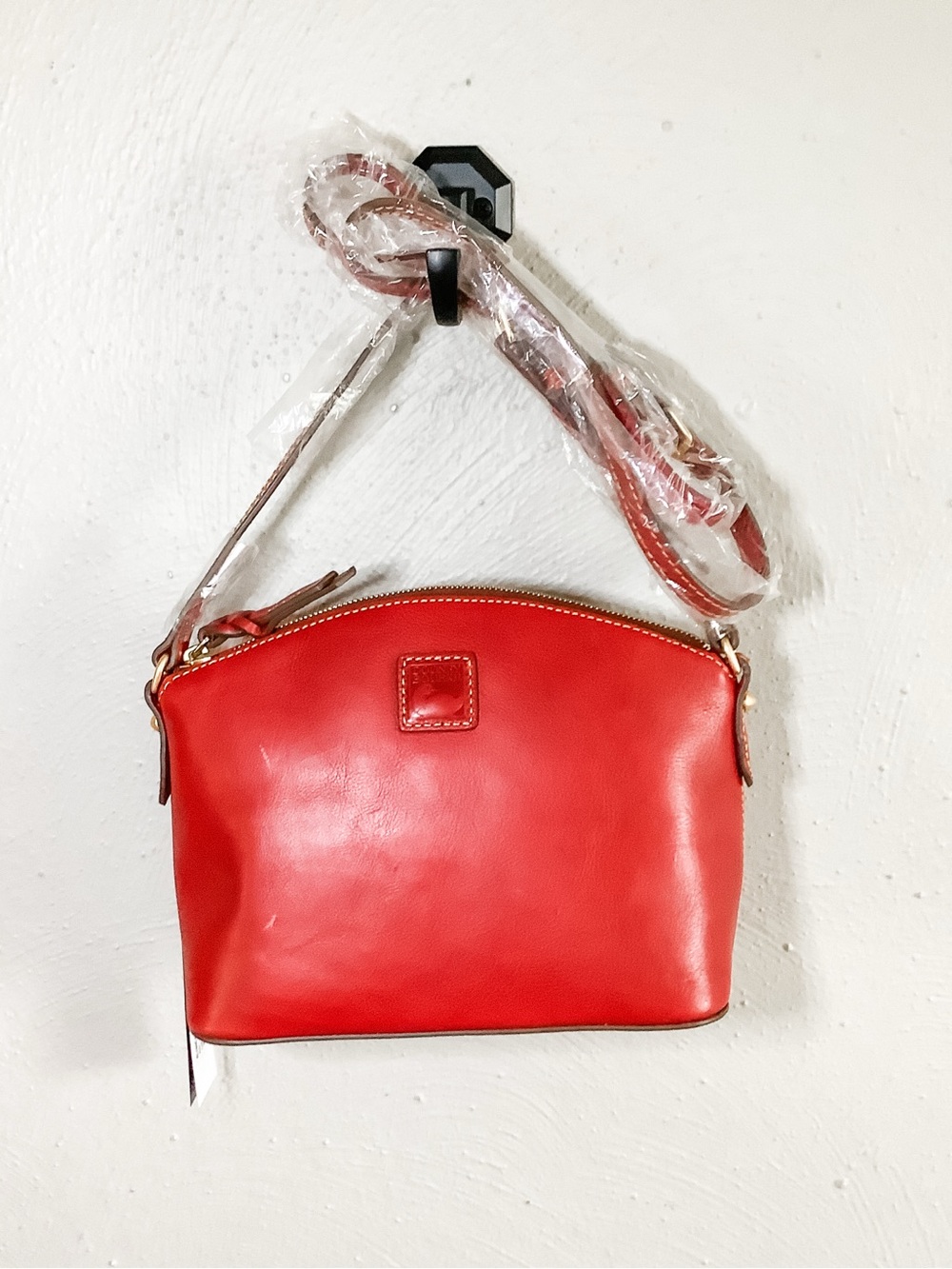 NWT Dooney & Bourke Suki Crossbody in Red Leather Crossbody